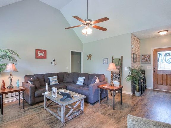 3rd image of 118 Raven Ct