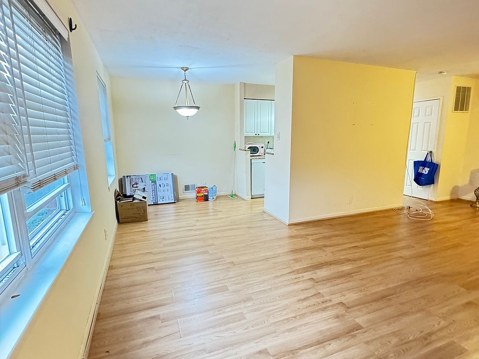 1st image of 121 Cortelyou Ave APT 2