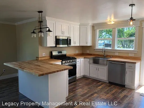3 bed, 1.5 bath, 1088 sqft, $3,425 — Photo 2