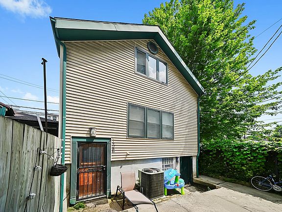 3rd image of 2736 W Evergreen Ave #C