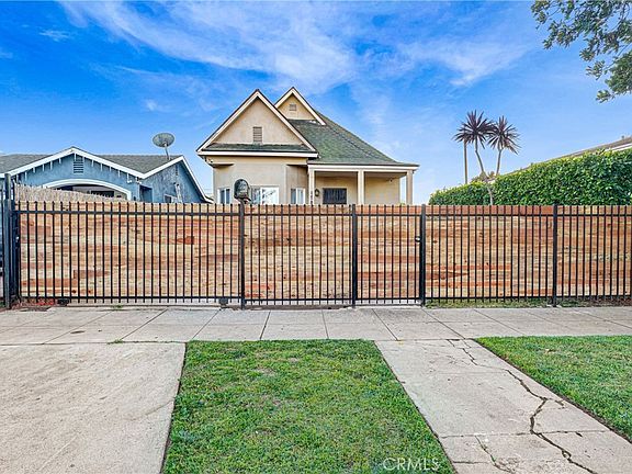 3rd image of 1782 W 36th Pl