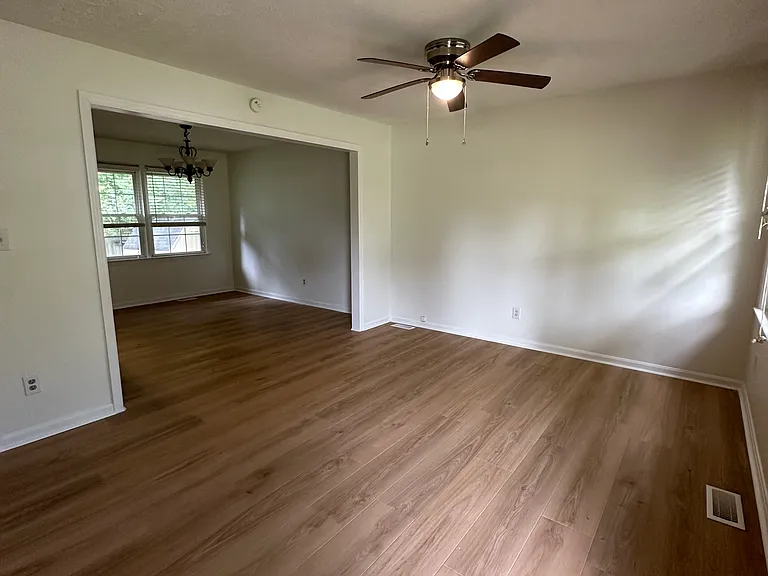 197 Kimberly Dr — Photo 2