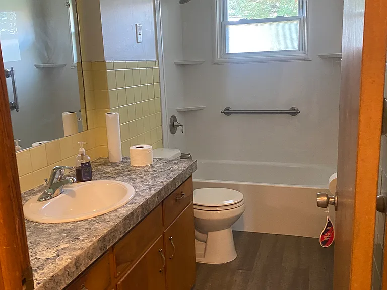 824B Southeast Ave — Photo 3