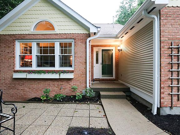 2nd image of 7199 Foxview Dr