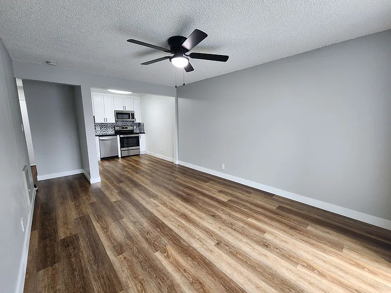PARKWEST APARTMENTS — Photo 31