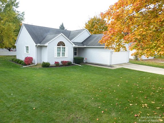5th image of 587 Berkshire Dr