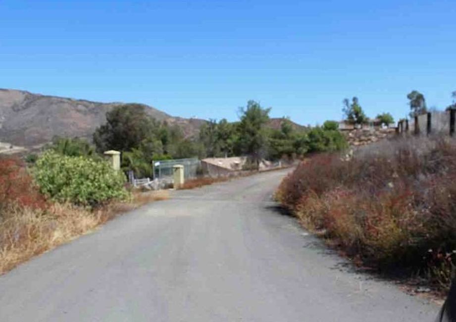 Exterior Neighborhood (street photo)