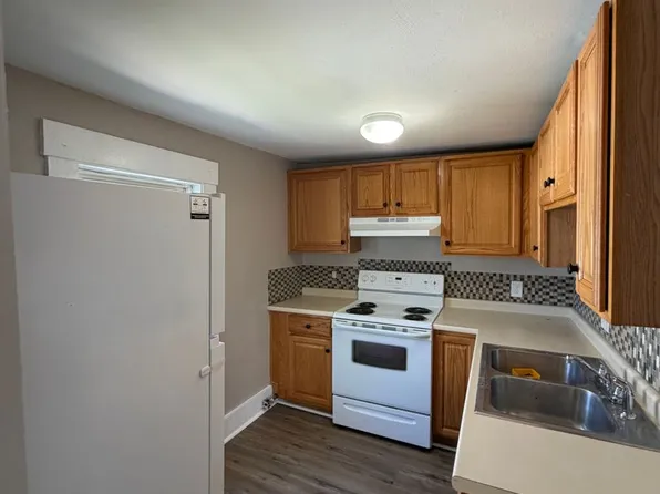 50 Elkins, 50 Elkins St #4, Franklin, NH 03235