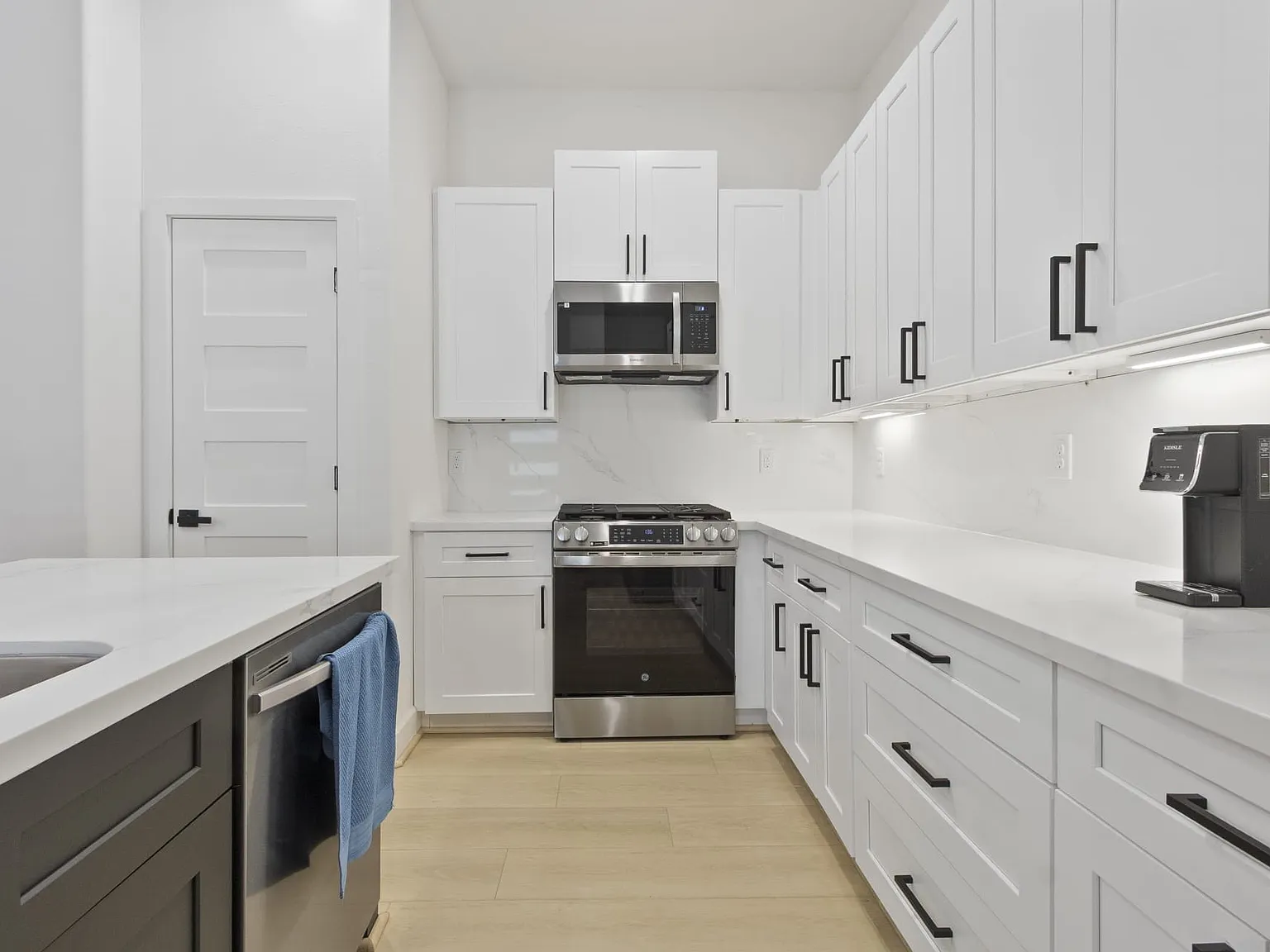 3 bed, 2.5 bath, $2,500 — Photo 1