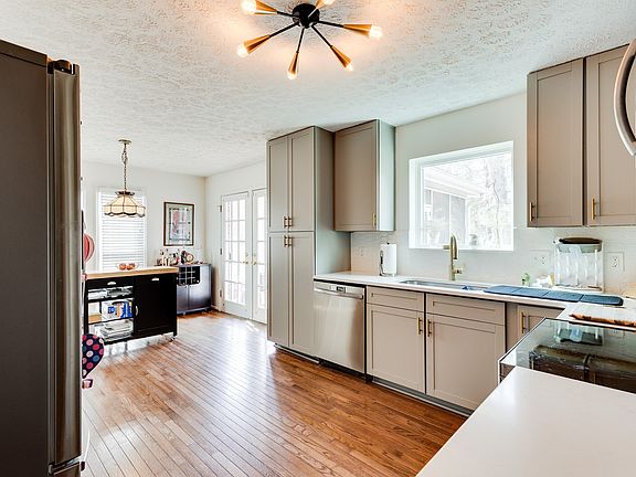 4th image of 206 W Marthona Rd