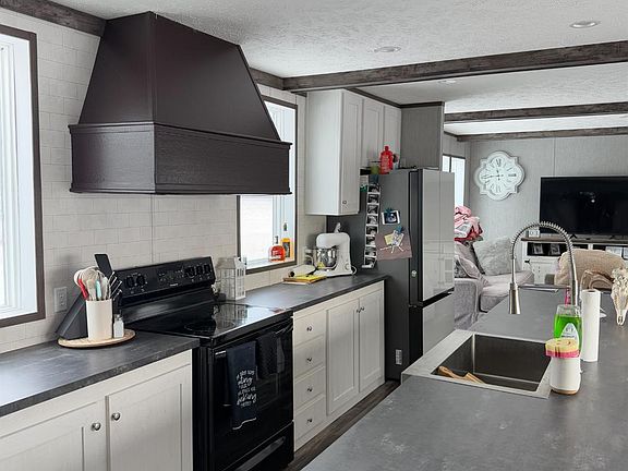 3rd image of 643 Greene Rd #415