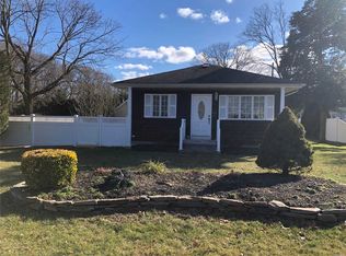 616 Townline Rd, Hauppauge, NY 11788