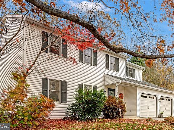5th image of 242 Persimmon Ln