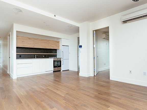 3rd image of 1068 Fulton St #2G