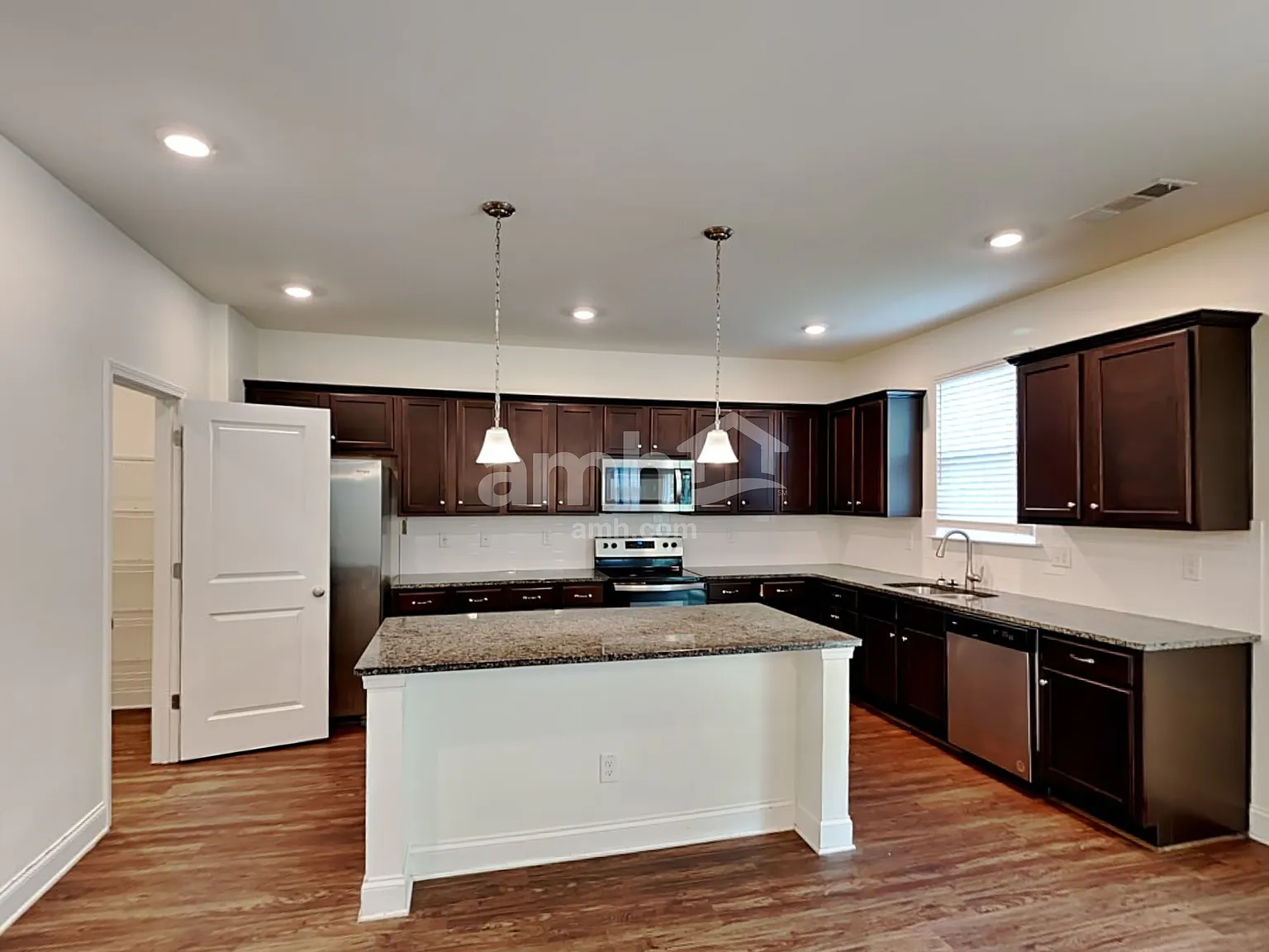 4 bed, 2.5 bath, 2449 sqft, $2,635 — Photo 3