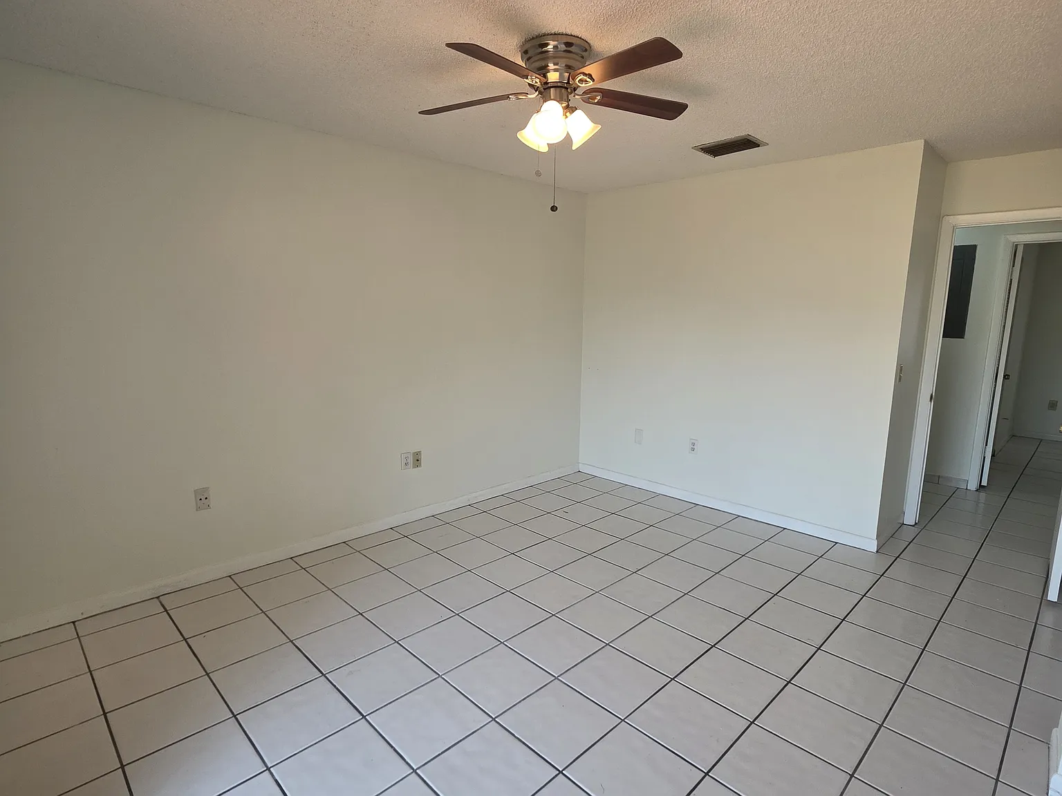 3 bed, 1231 sqft, $2,890 — Photo 2