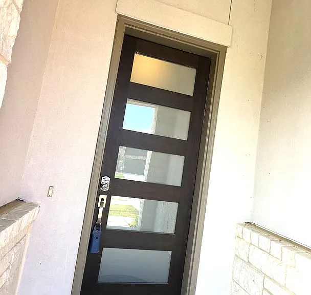 1513 Larson Ln — Photo 5