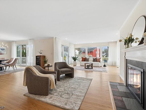 4th image of 8 Bennington Rd