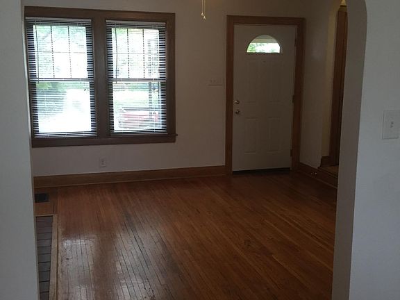 3rd image of 34 N Huron Ave
