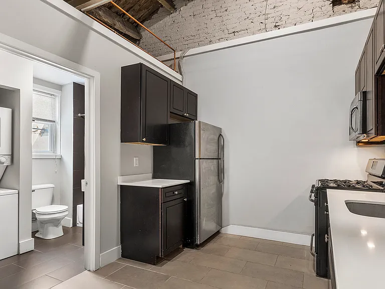 Bainbridge Lofts — Photo 11