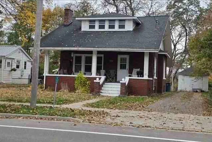 2690 Main St photo 1