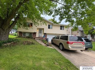 6157 NW 9th St, Lincoln, NE 68521