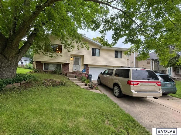 6157 NW 9th St, Lincoln, NE 68521