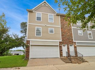 6336 Gold Leaf Ln, Pleasant Hill, IA 50327