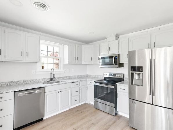 518 Clay St, Wakefield, VA 23888