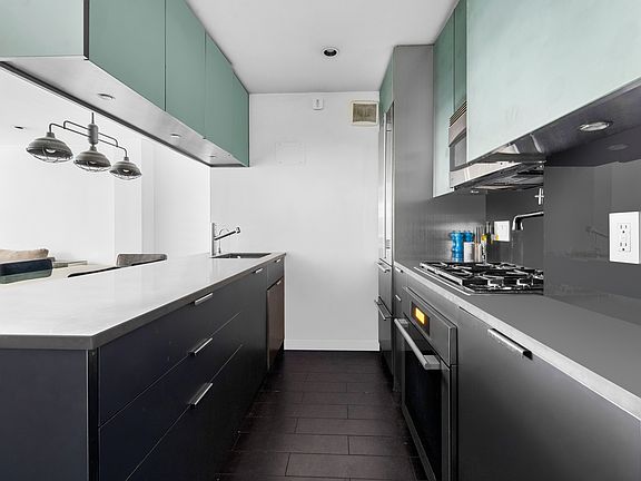5th image of 235 E 57th St APT 5D