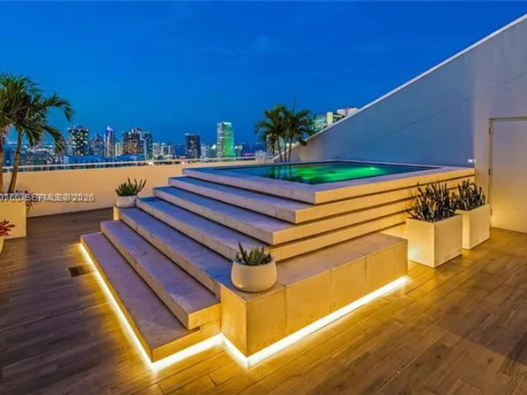 88 SW 7th St, Miami, FL