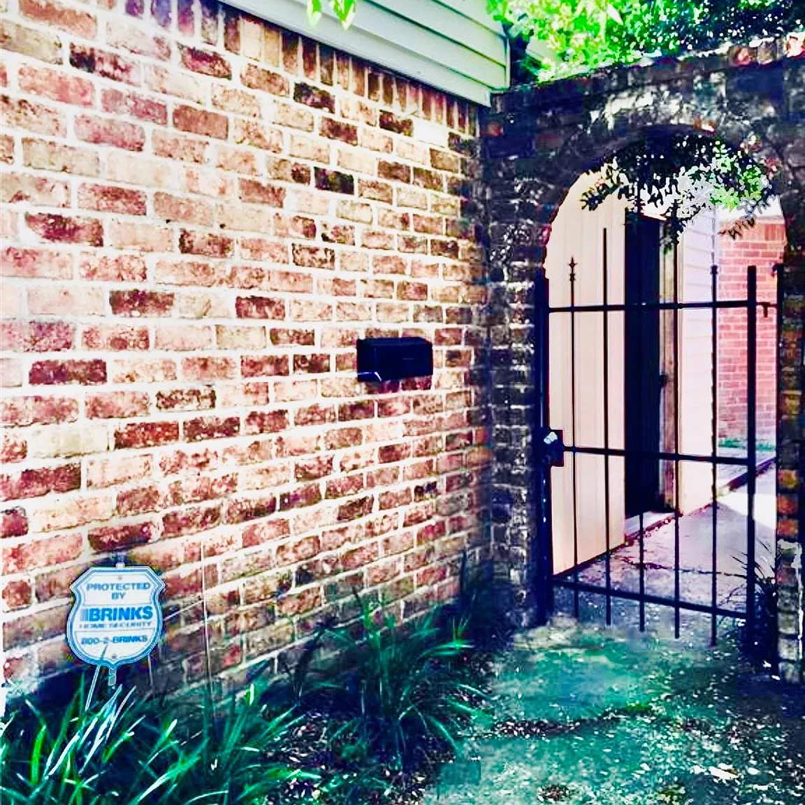 3 bed, 2.0 bath, 1764 sqft, $2,000 — Photo 2