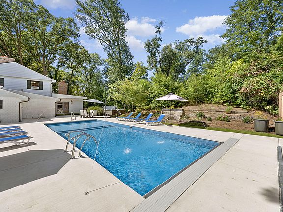 3rd image of 4173 Maplewood Rd