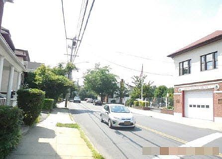 4th image of 200 Ashford Ave