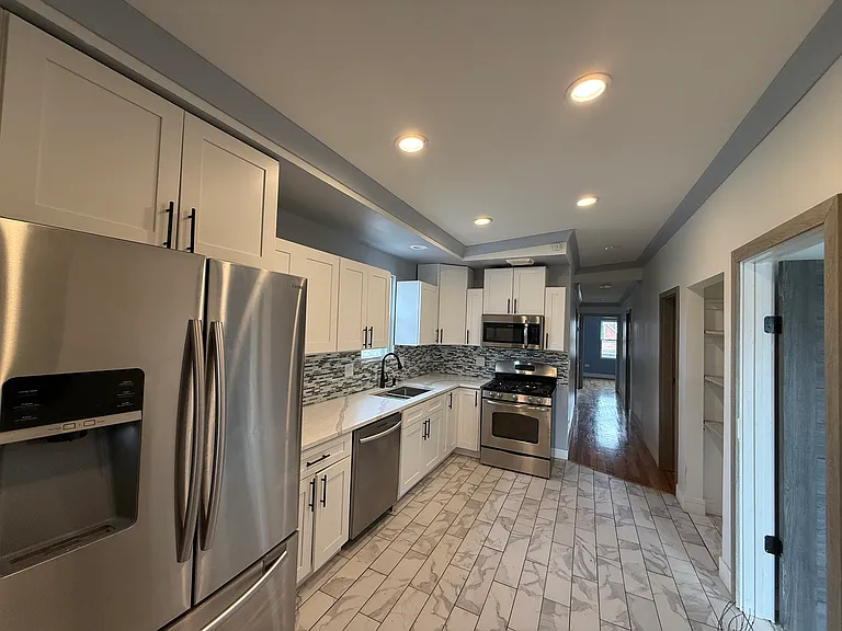 5942 S Justine St — Photo 3