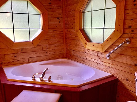 5ftx3ft Jacuzzi Tub Dn. Stai