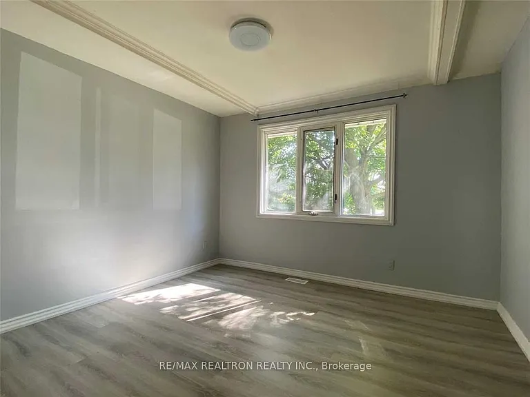 1 Sherwood Forest Dr — Photo 7