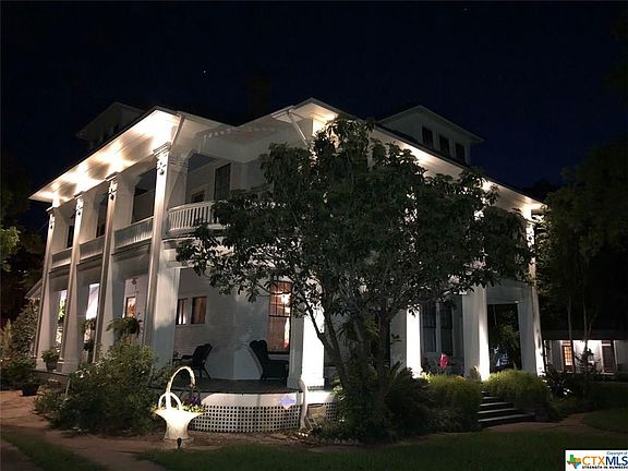 2nd image of 604 W Grand Ave