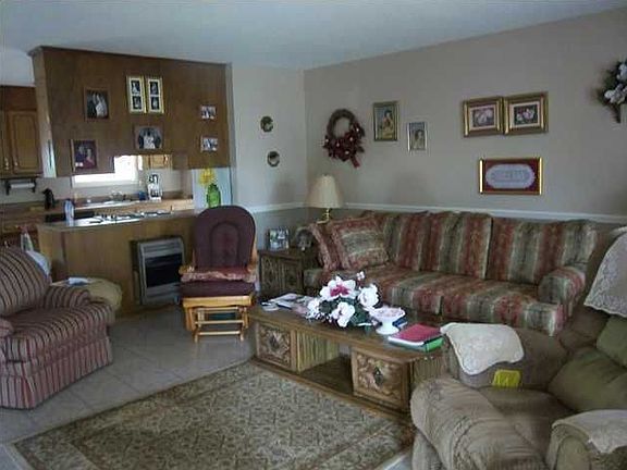 3rd image of 301 Burgess St