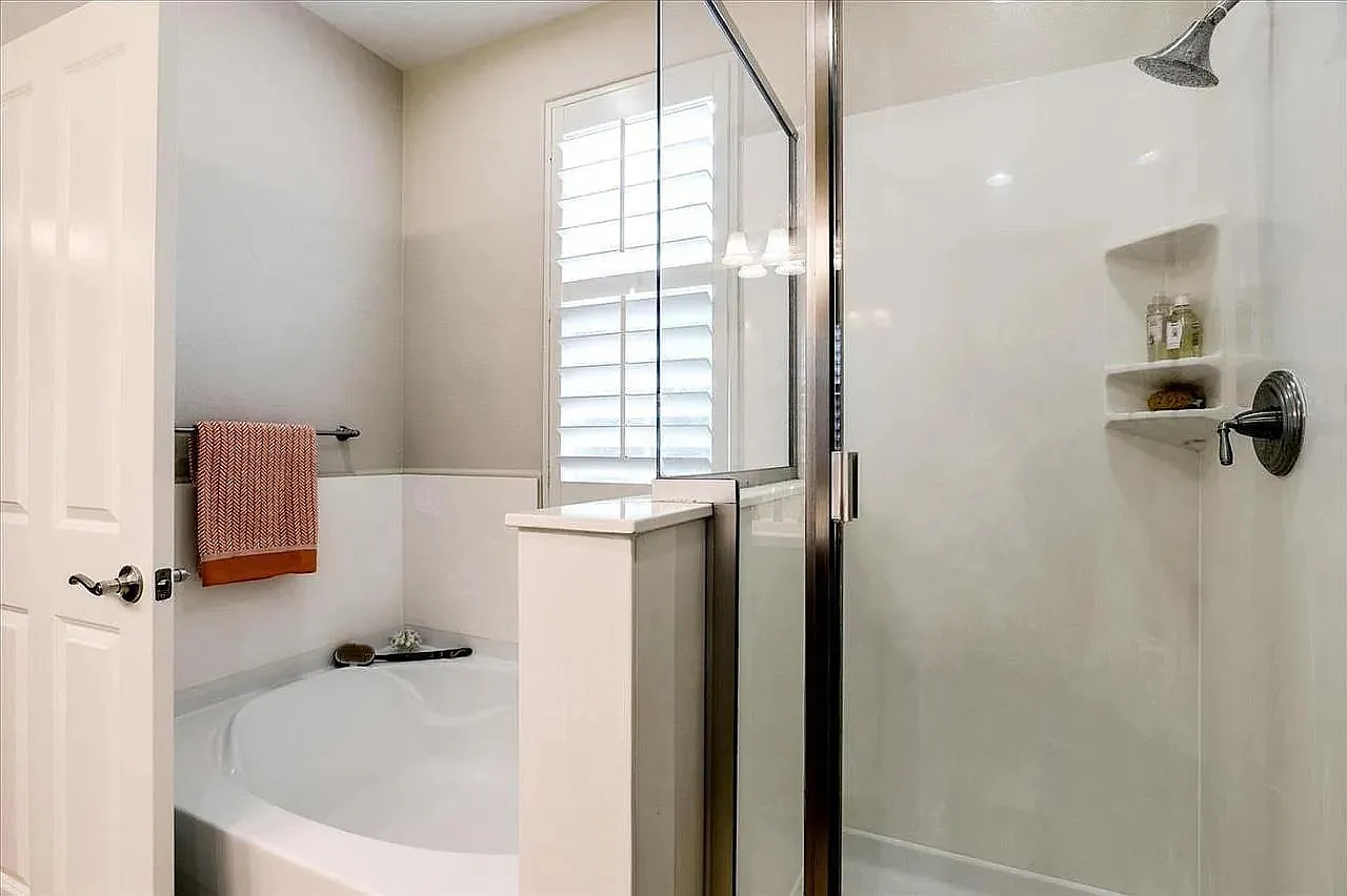 3 bed, 2.5 bath, 1200 sqft, $7,495 — Photo 2