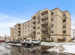 325 Village Grove Dr #409, Tecumseh, ON N8N 0B1