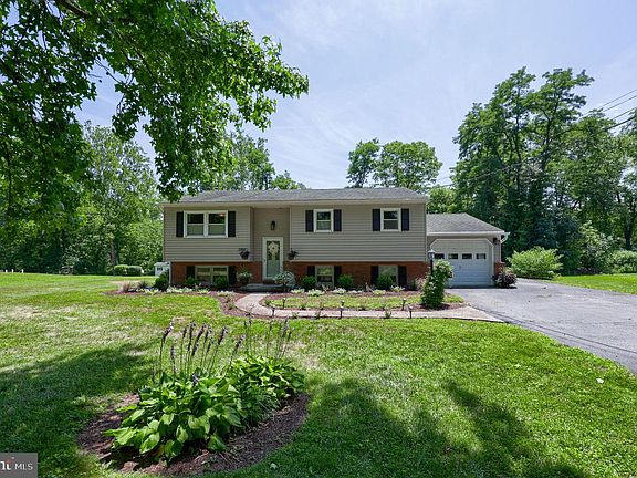 2nd image of 3356 Turnpike Rd