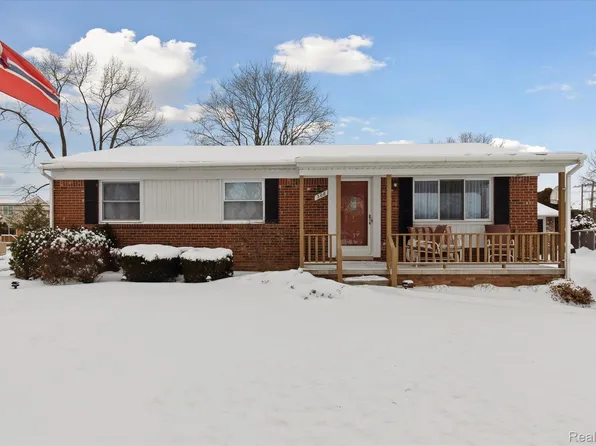 308 Cambridge Ave, South Lyon, MI 48178