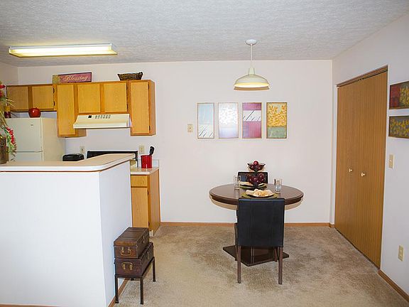 3rd image of 3900 Greensview Dr