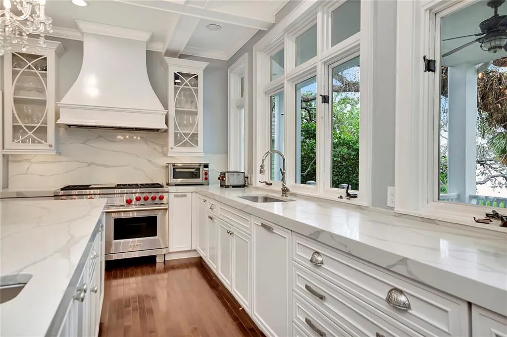5 bed, 6.5 bath, 5874 sqft, $24,000 — Photo 3