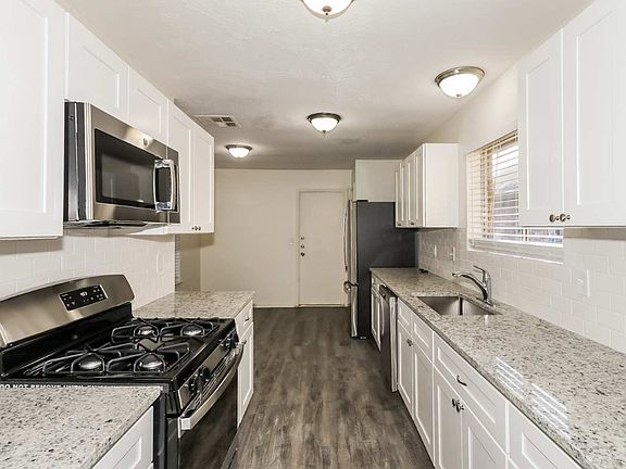 5th image of 3541 Windmoor Dr #1