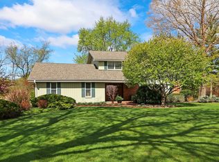 55 W Surrey Ln, Barrington, IL 60010