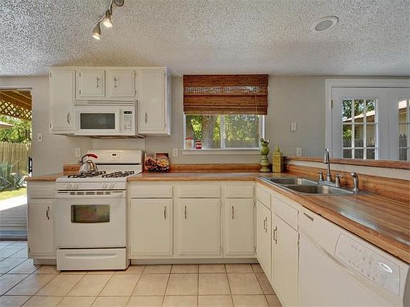4th image of 9723 Meadowheath Dr