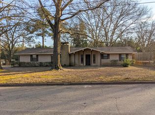 803 Mockingbird Ln, Nacogdoches, TX 75964