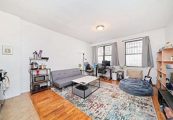 3rd image of 70 W 109th St APT 2A